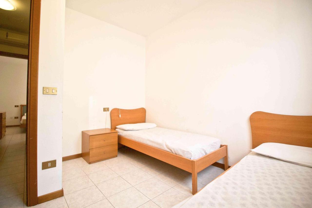 Condominio Carnelos Lido di Jesolo Exteriör bild