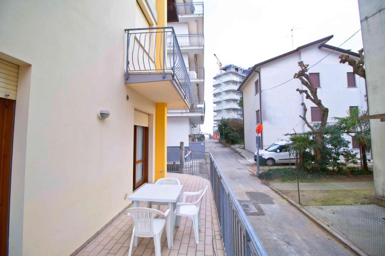 Condominio Carnelos Lido di Jesolo Exteriör bild